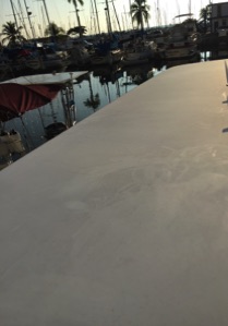 Carver Motoryacht, oxidized surface before restgoration by ELIXIR™ and MIRROR HARD Superglaze™